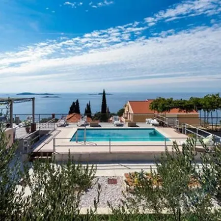 Klis -two-bedroom With Terrace Mlini