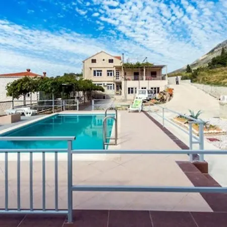 Klis -two-bedroom With Terrace Mlini